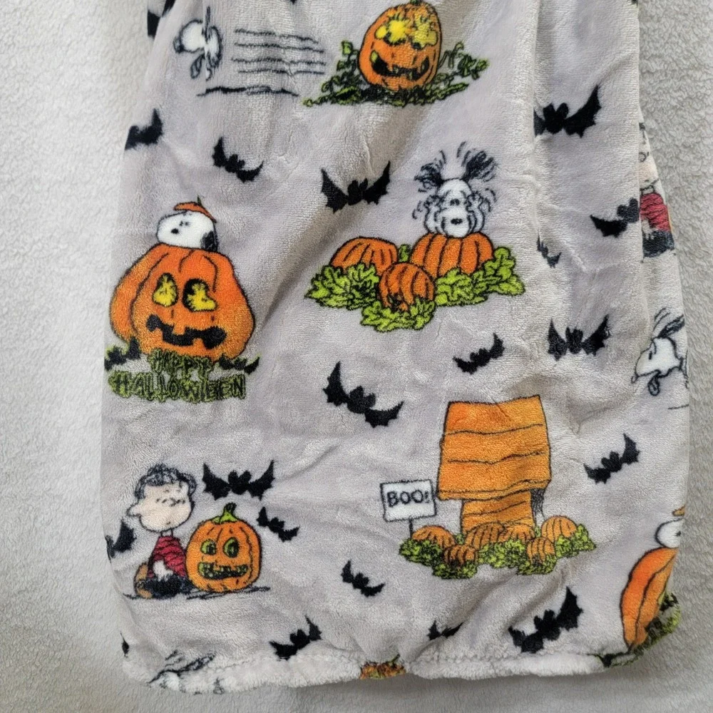 Peanuts‎ Snoopy Halloween Pumpkins VelvetLoft Throw Blanket Berkshire Home 60x70